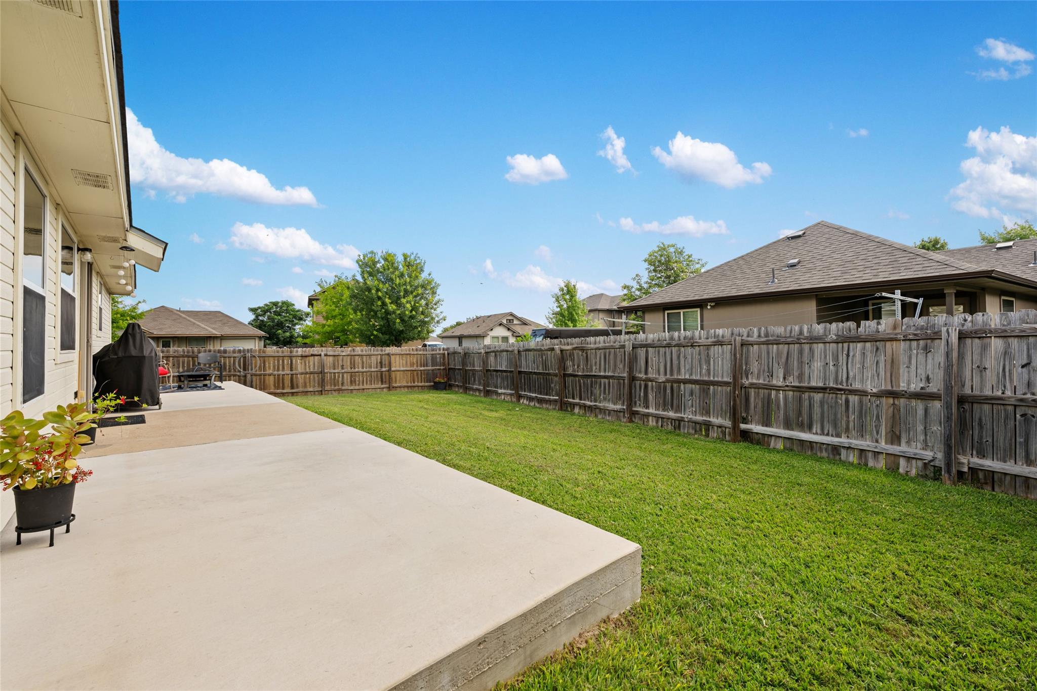 144 Calcite Ln, Jarrell, TX 76537