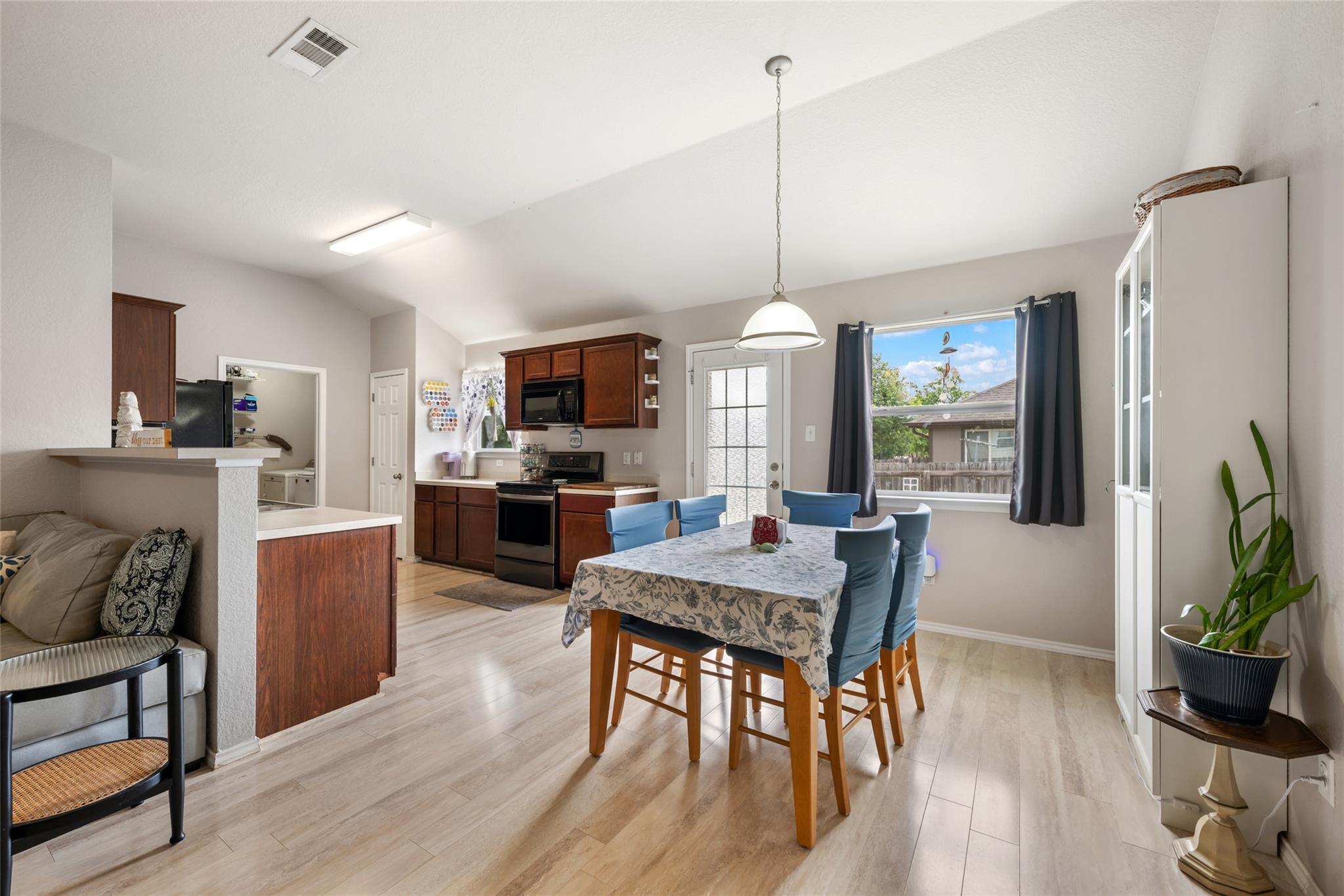 144 Calcite Ln, Jarrell, TX 76537