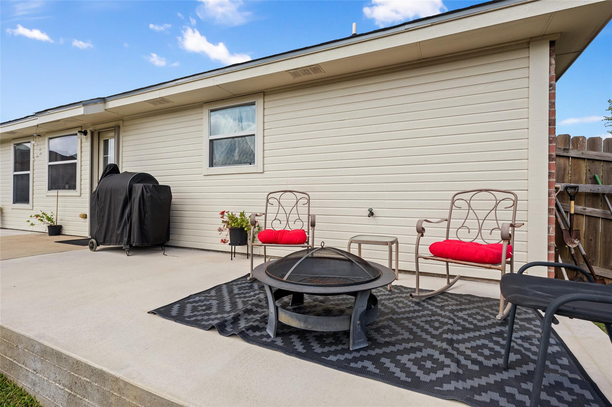 144 Calcite Ln, Jarrell, TX 76537