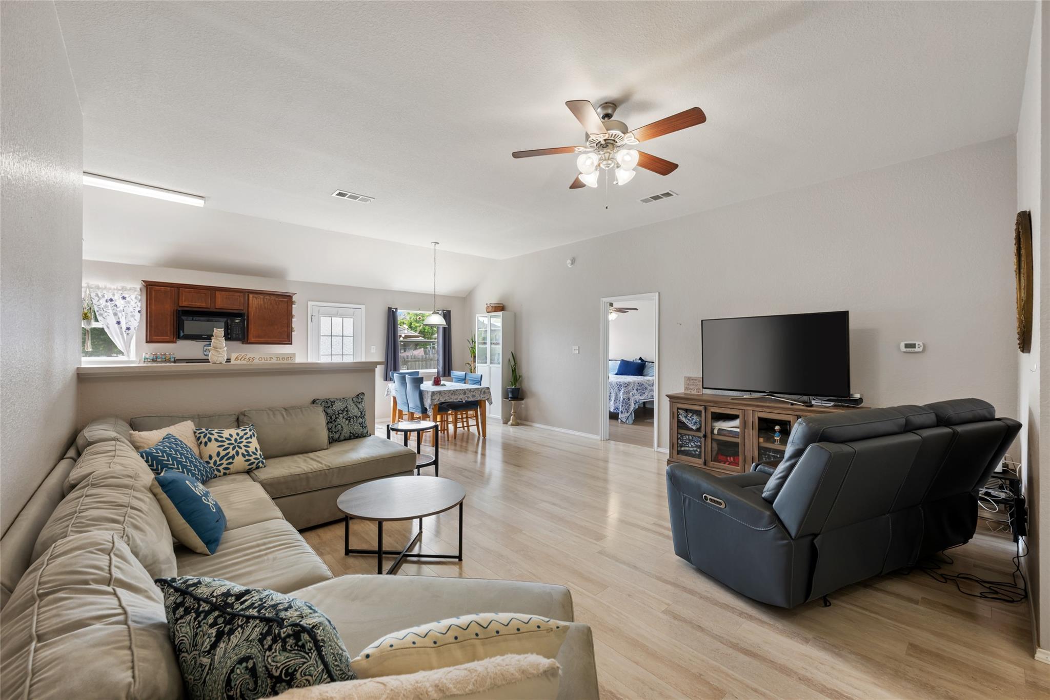 144 Calcite Ln, Jarrell, TX 76537