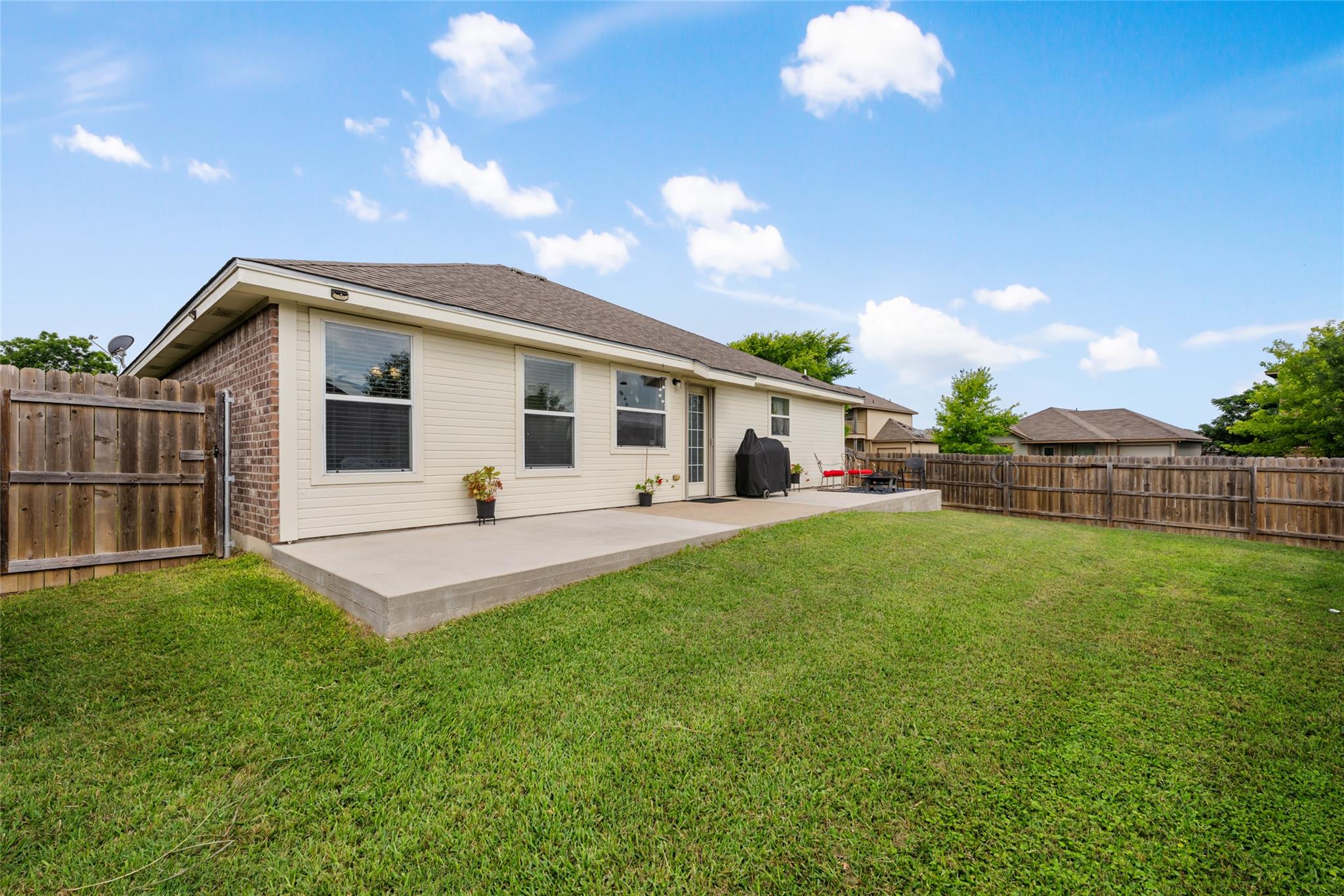 144 Calcite Ln, Jarrell, TX 76537