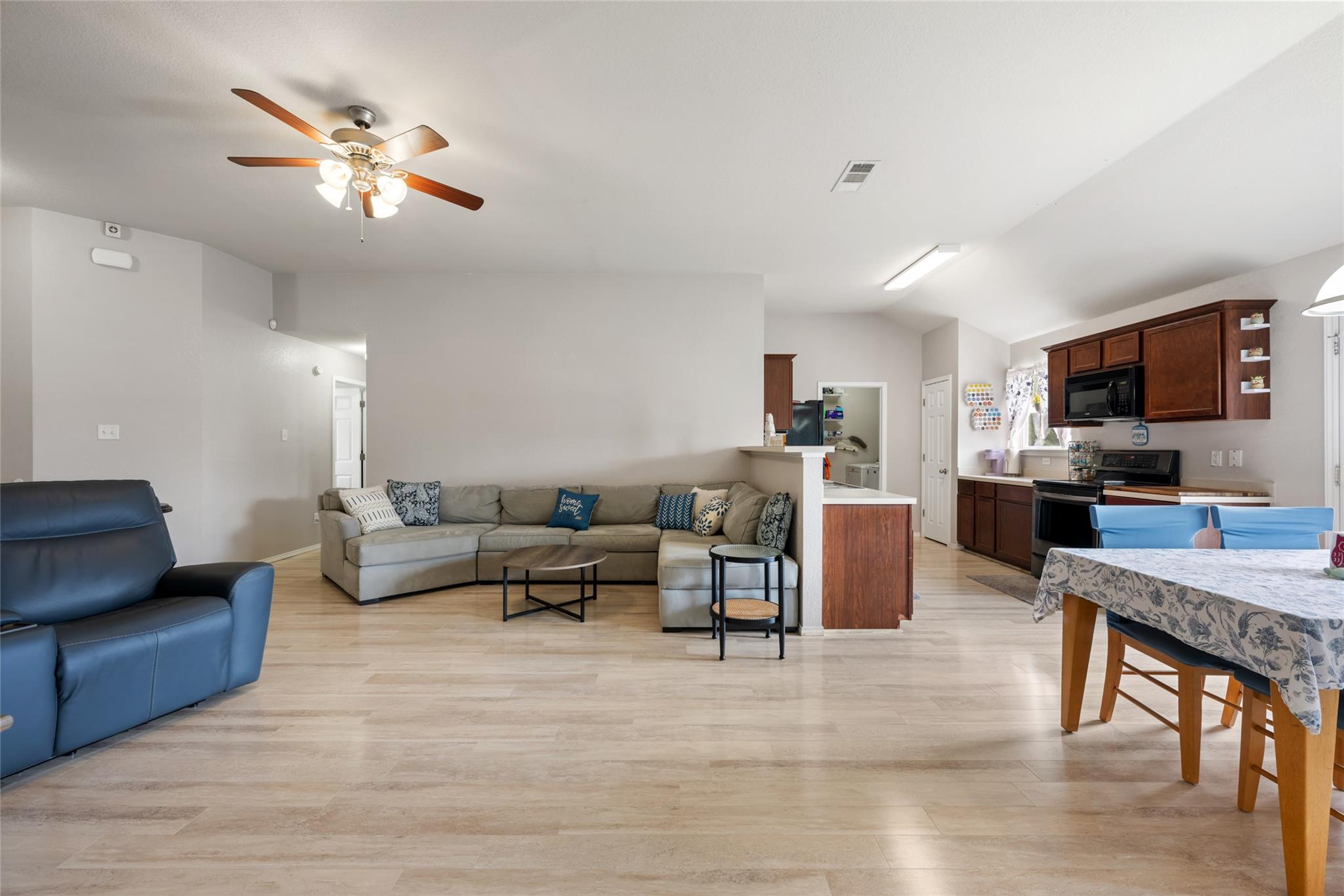 144 Calcite Ln, Jarrell, TX 76537