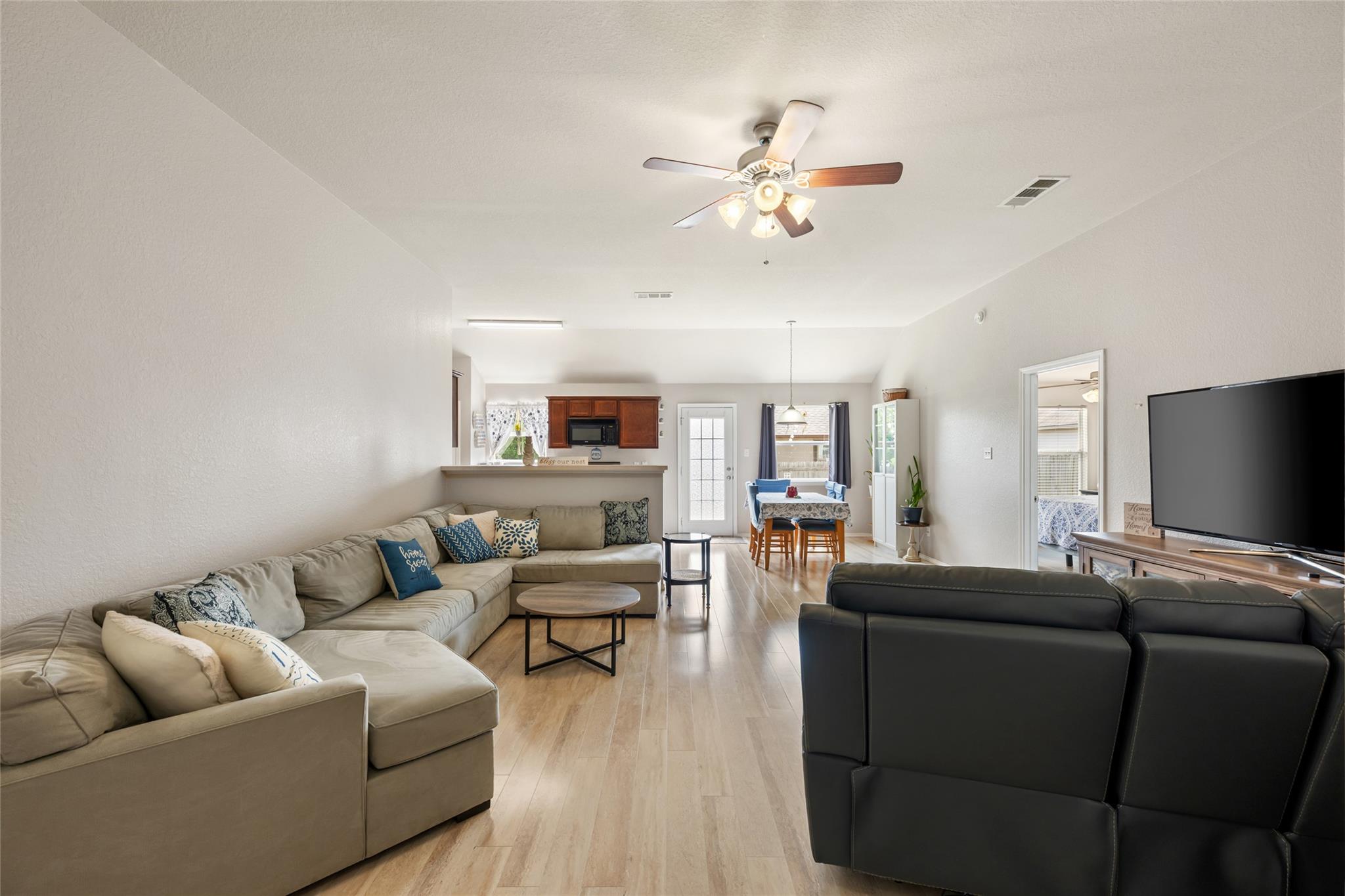 144 Calcite Ln, Jarrell, TX 76537