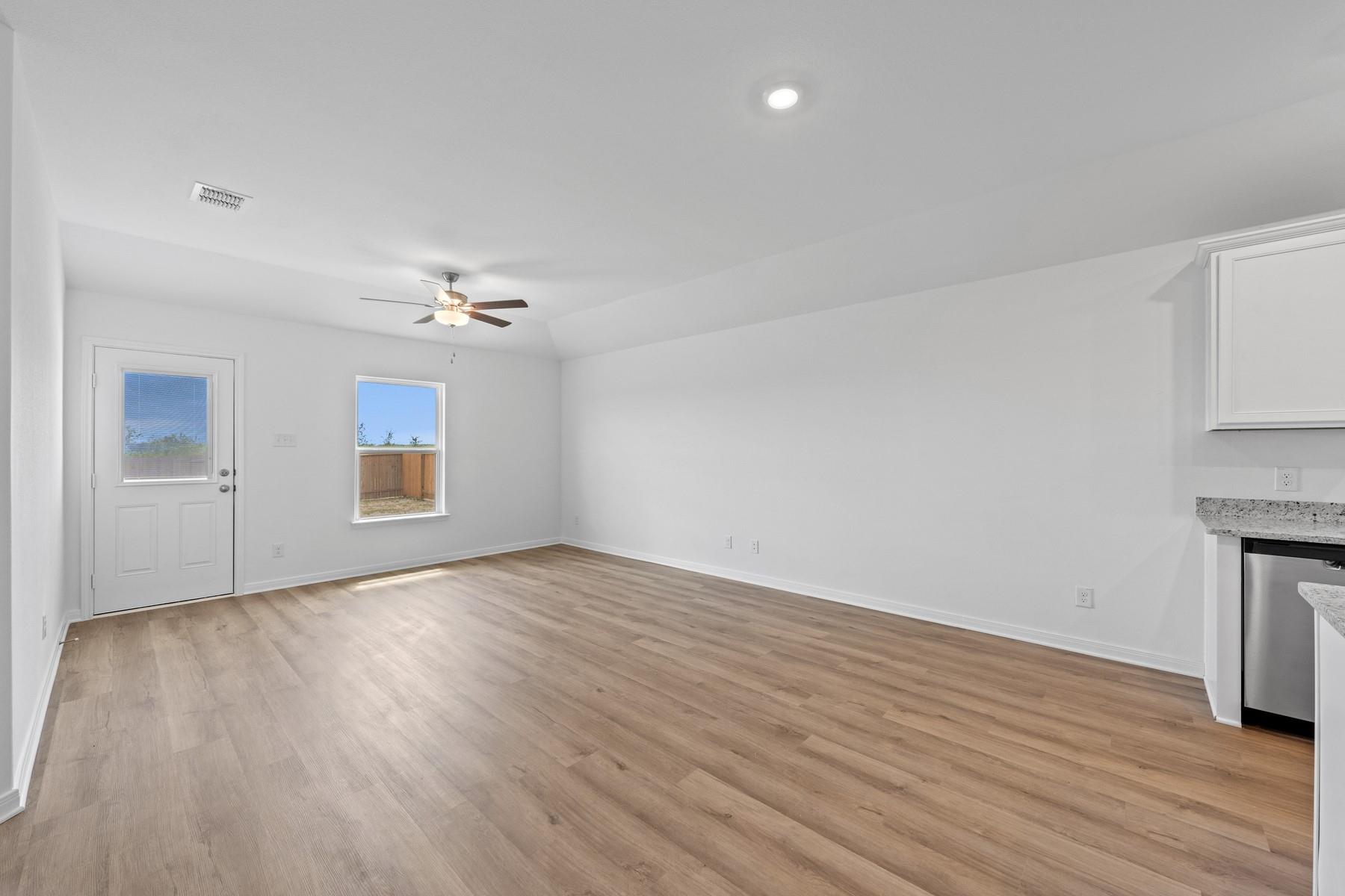 213 Fairlawn Way, Maxwell, TX 78656