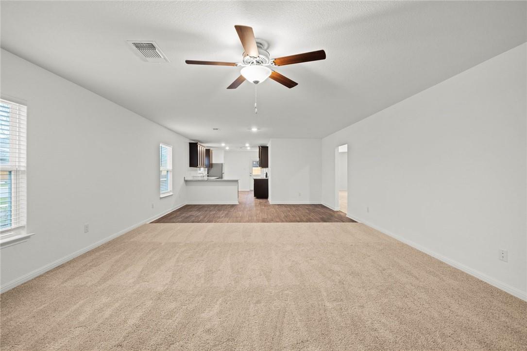 101 Fairfax Ln, Jarrell, TX 76537
