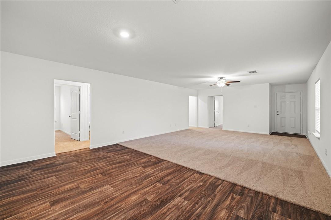 101 Fairfax Ln, Jarrell, TX 76537