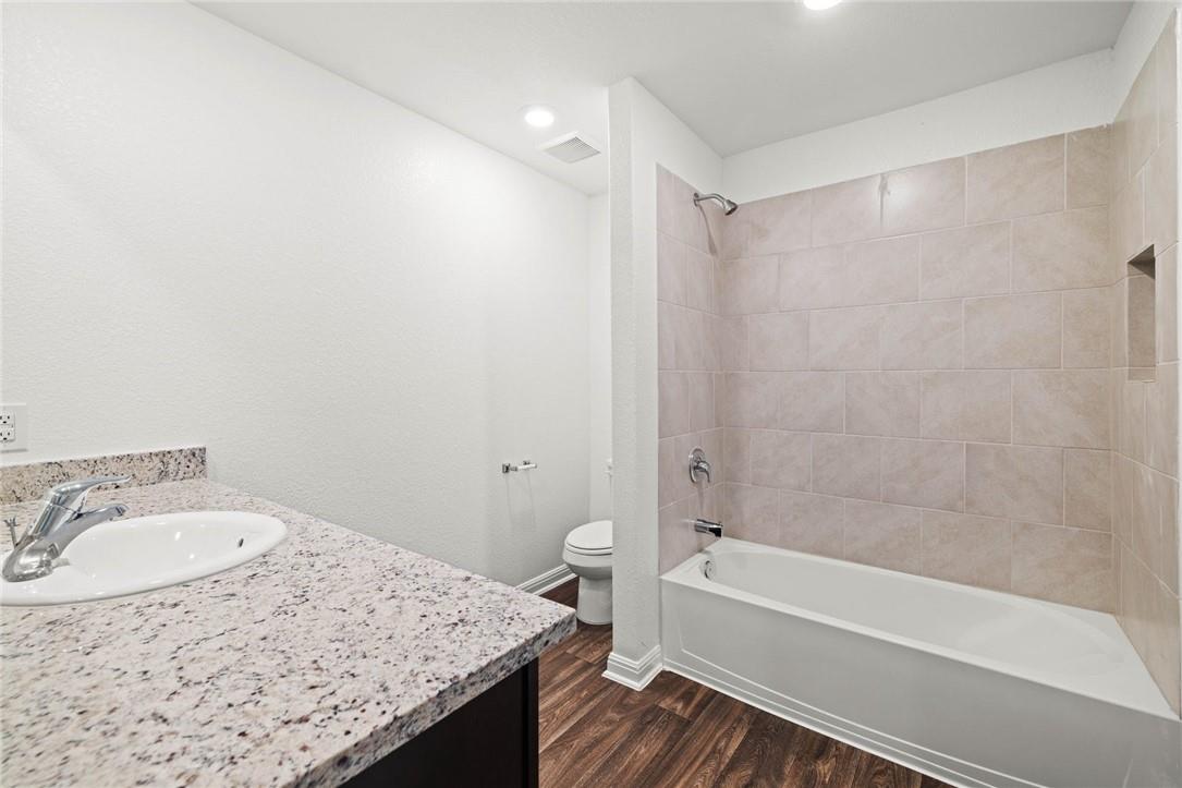 101 Fairfax Ln, Jarrell, TX 76537