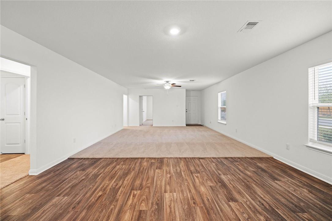 101 Fairfax Ln, Jarrell, TX 76537