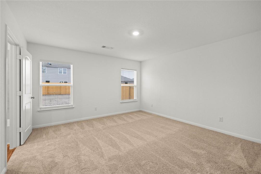 101 Fairfax Ln, Jarrell, TX 76537