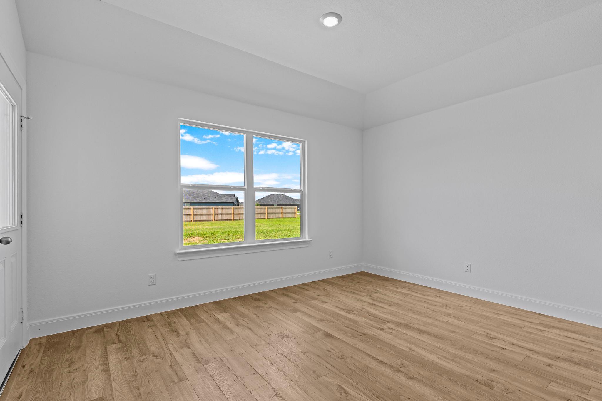 156 Great Northern Dr, Cedar Creek, TX 78612