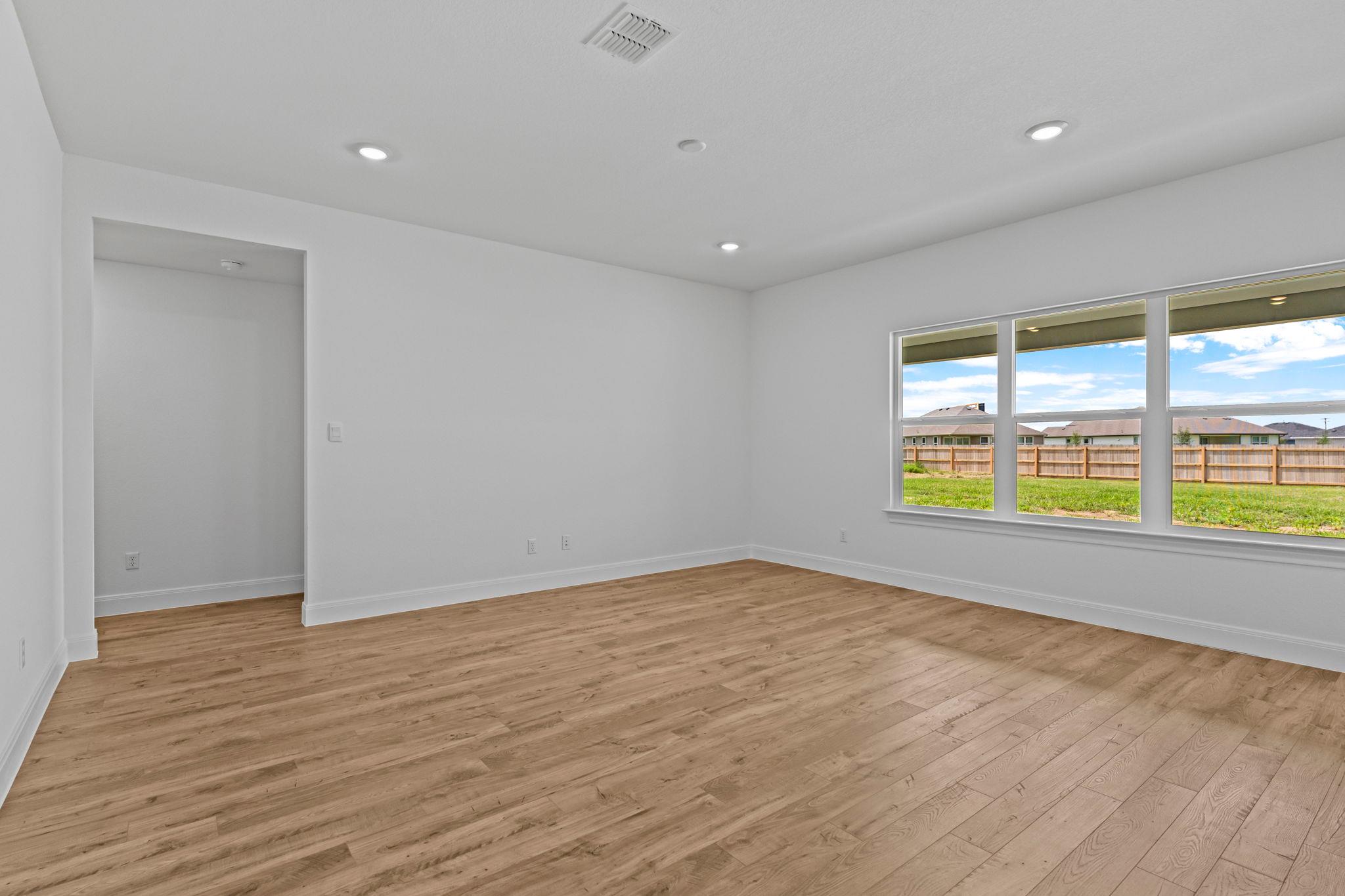 156 Great Northern Dr, Cedar Creek, TX 78612
