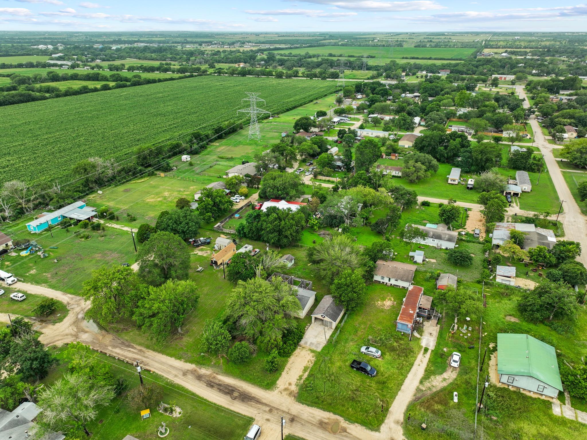 205 Skycrest Dr, Martindale, TX 78655
