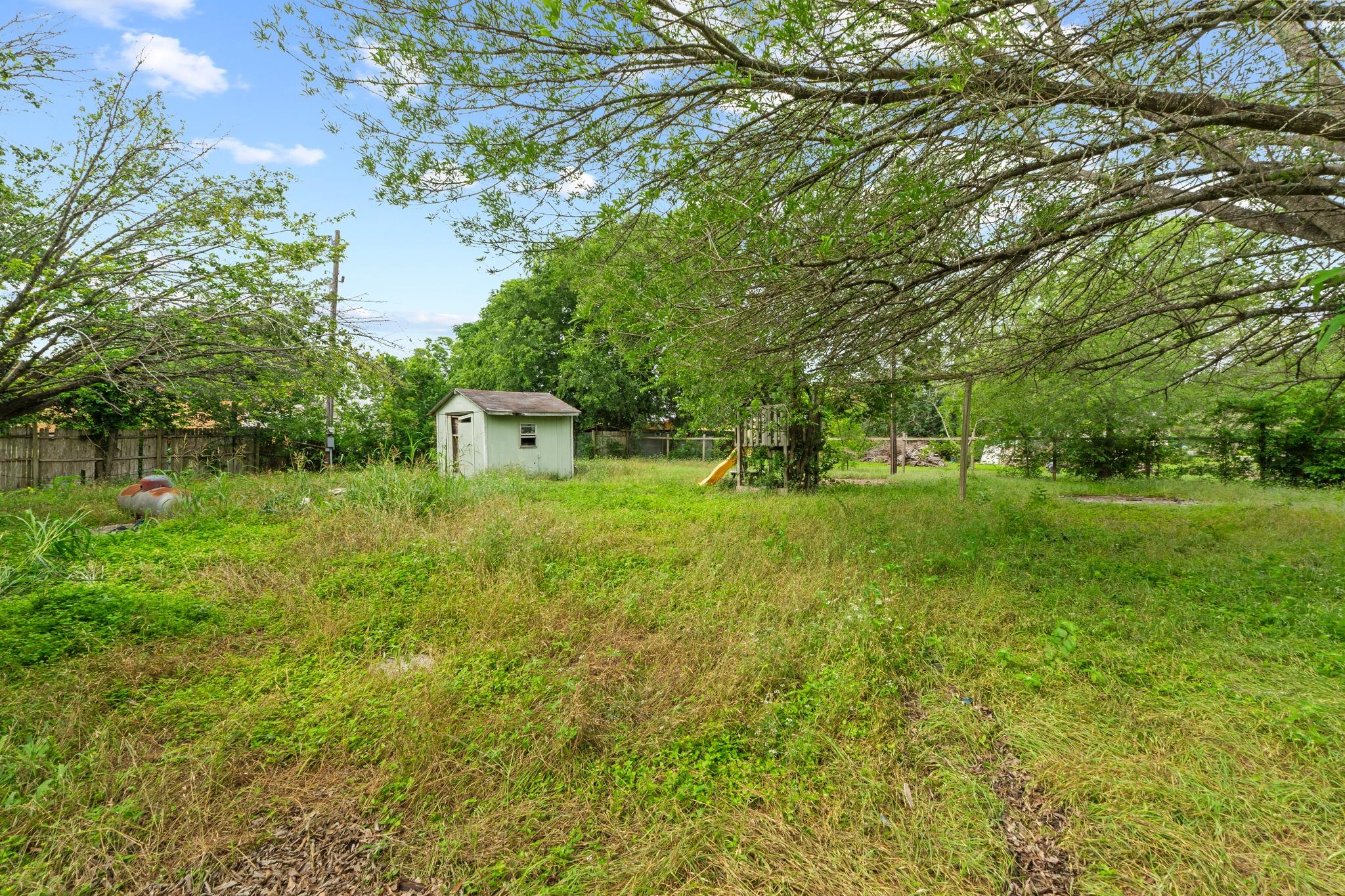 205 Skycrest Dr, Martindale, TX 78655