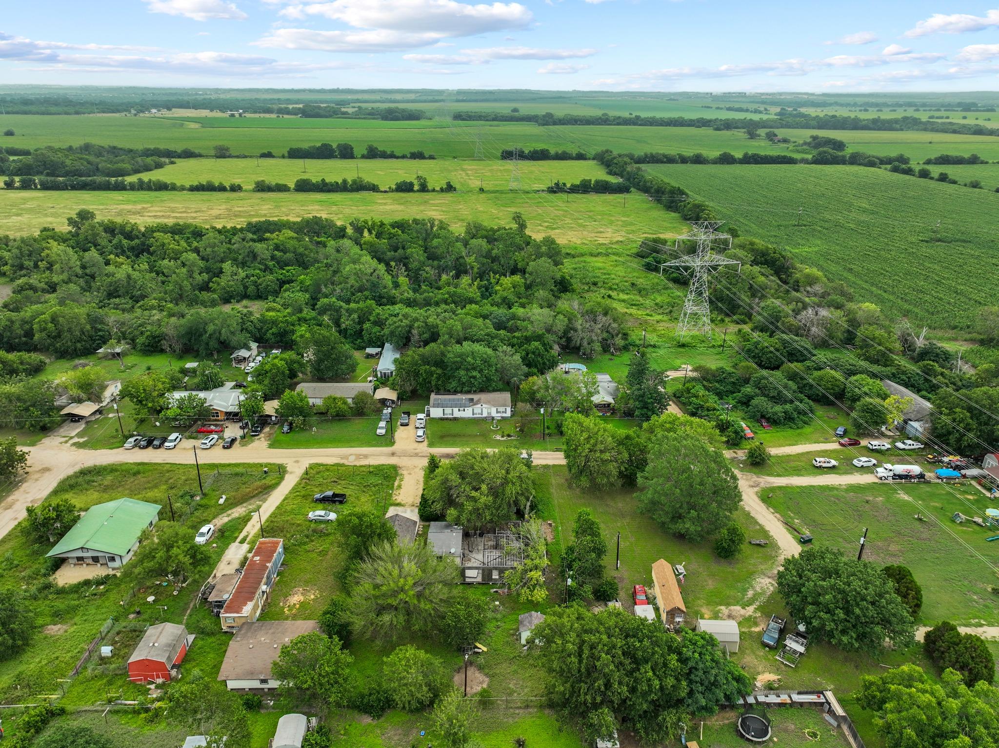 205 Skycrest Dr, Martindale, TX 78655