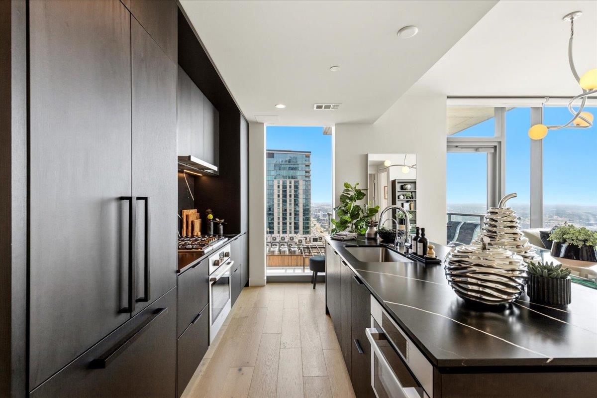 44 East Ave # 3304, Austin, TX 78701