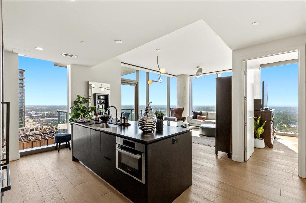 44 East Ave # 3304, Austin, TX 78701