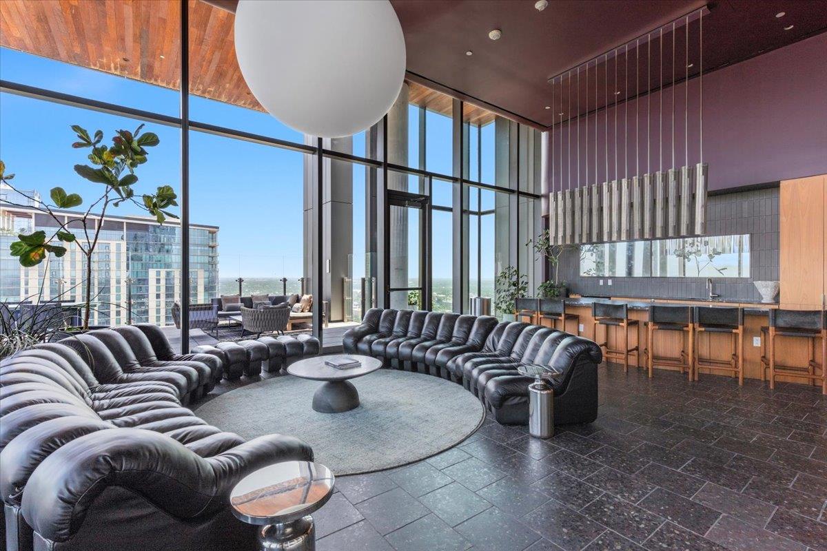 44 East Ave # 3304, Austin, TX 78701