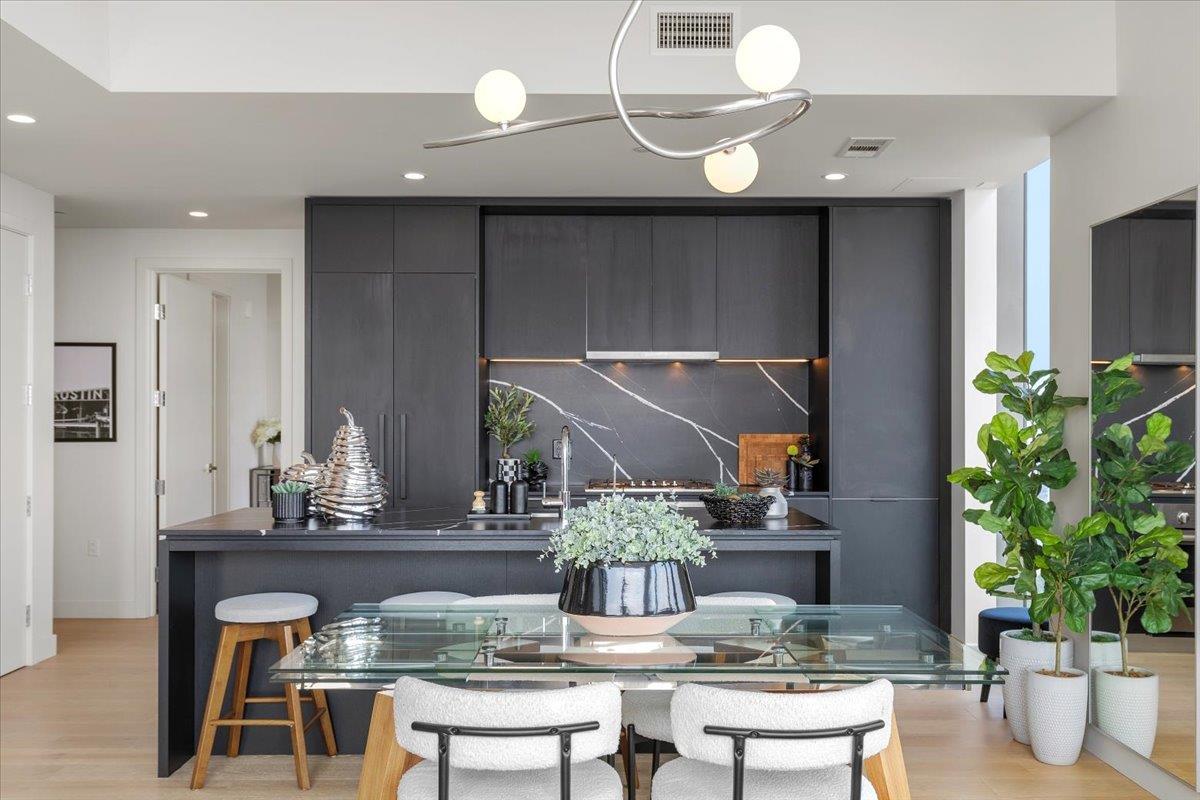 44 East Ave # 3304, Austin, TX 78701