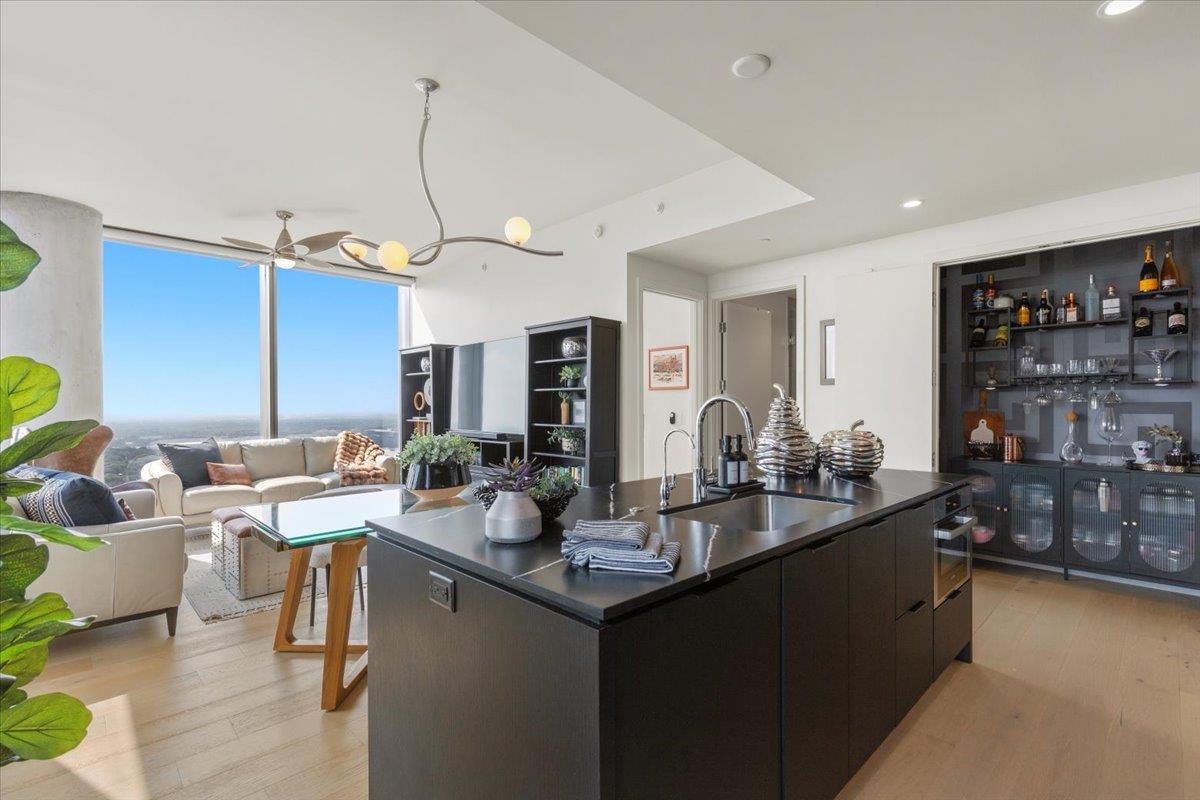 44 East Ave # 3304, Austin, TX 78701