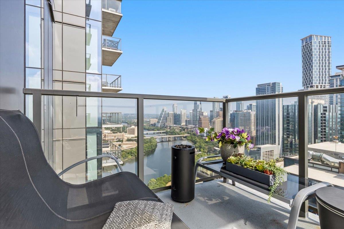 44 East Ave # 3304, Austin, TX 78701