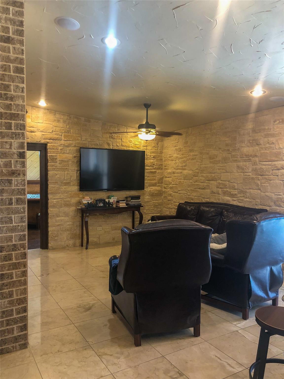 8845 Fm 2657, Briggs, TX 78608