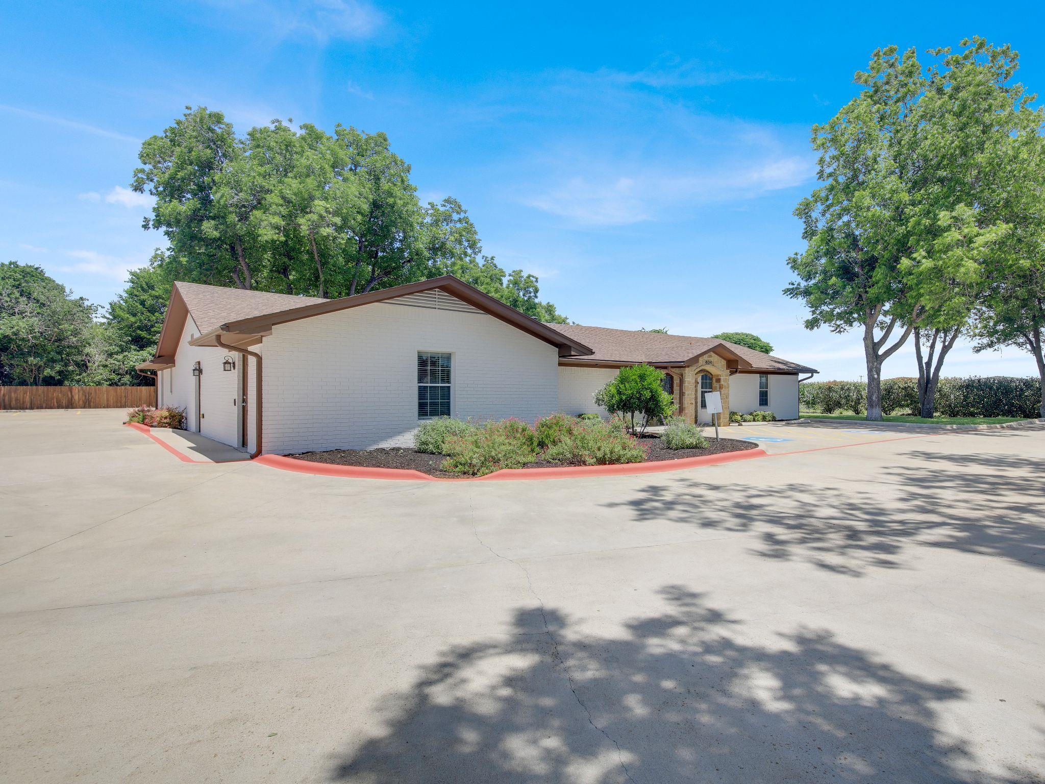 404 Carlos G Parker Blvd NW, Taylor, TX 76574