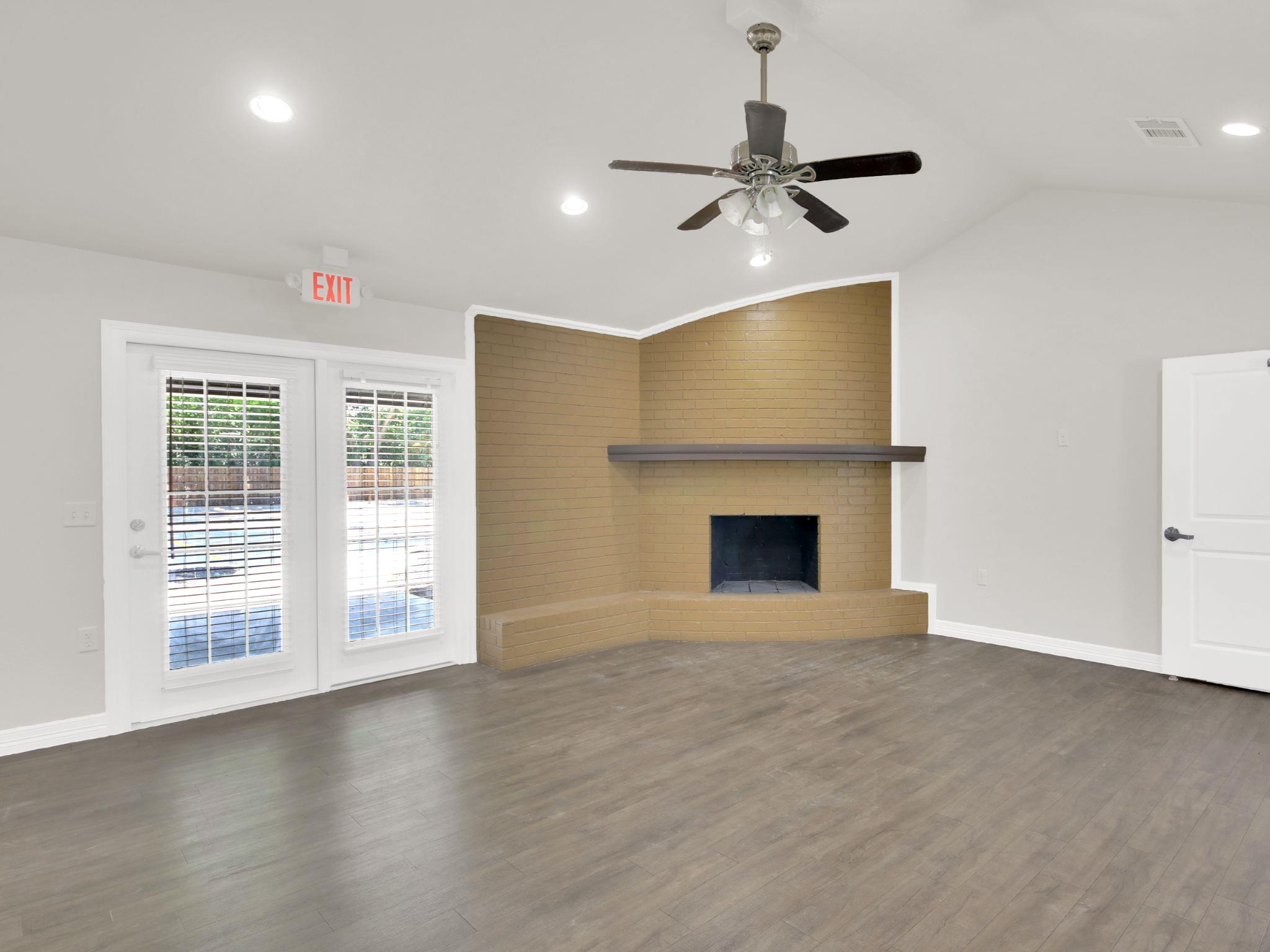 404 Carlos G Parker Blvd NW, Taylor, TX 76574