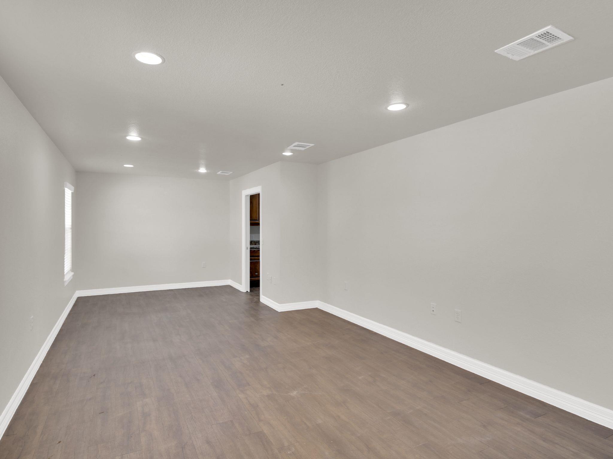 404 Carlos G Parker Blvd NW, Taylor, TX 76574
