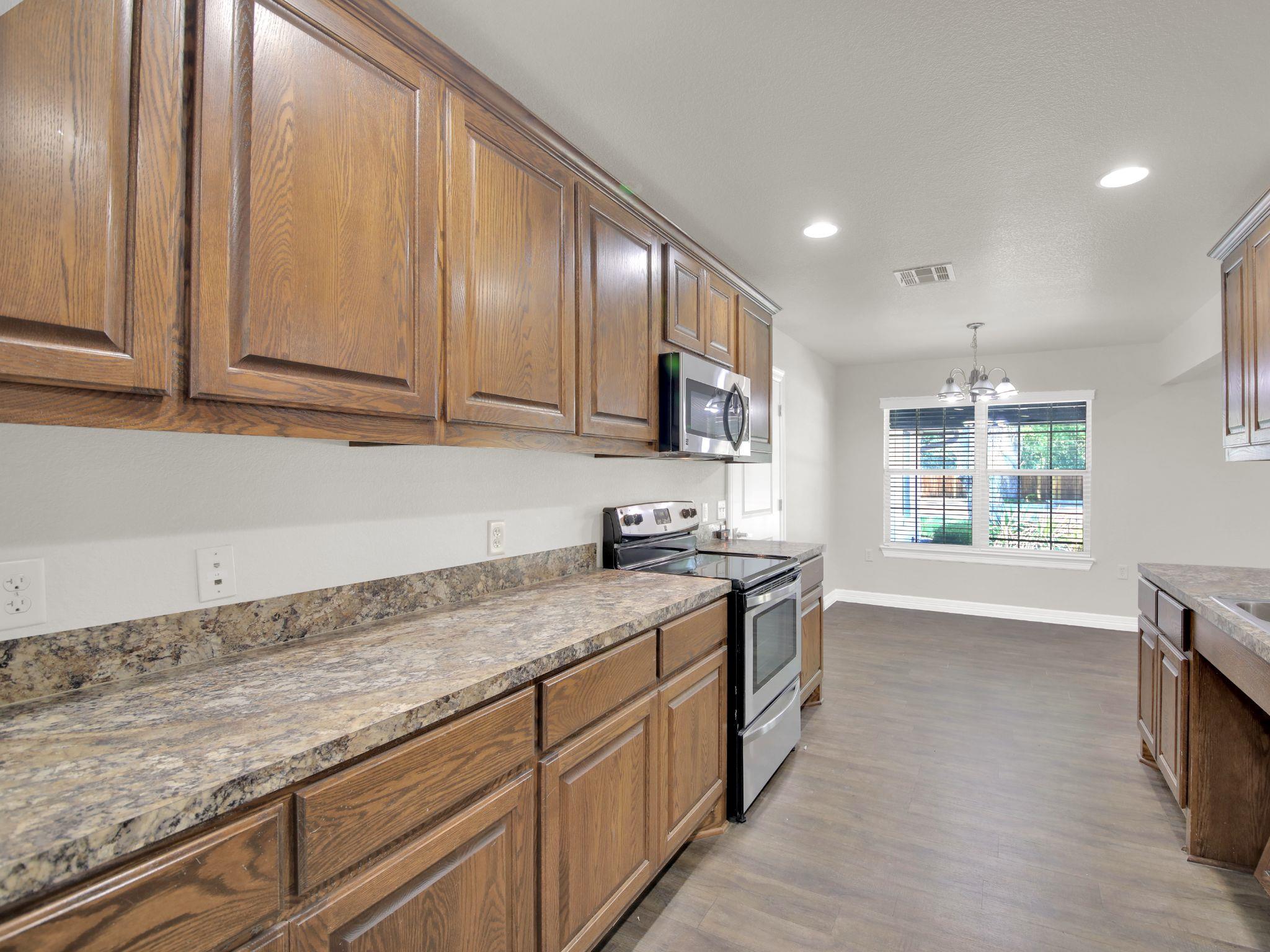 404 Carlos G Parker Blvd NW, Taylor, TX 76574