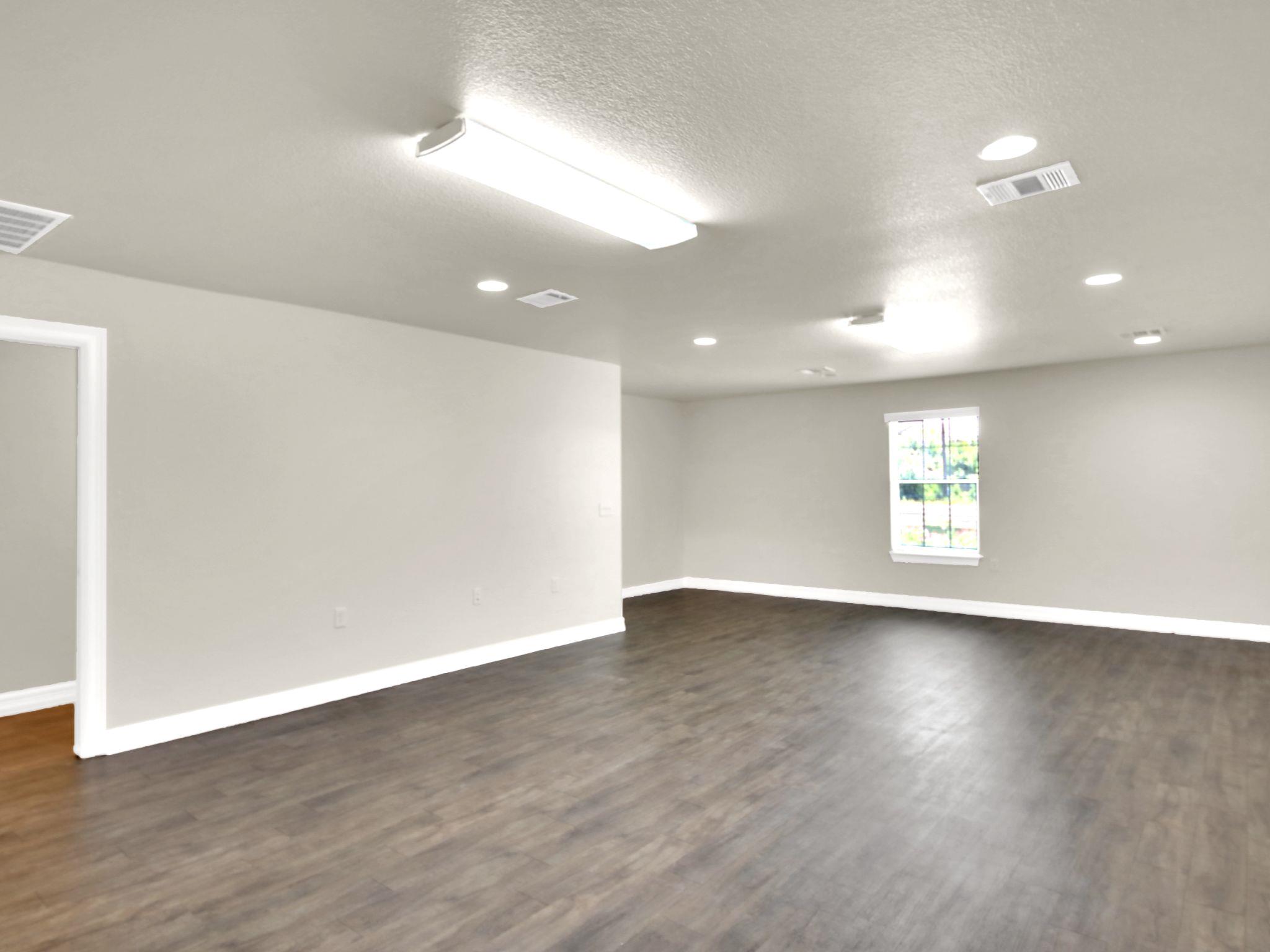 404 Carlos G Parker Blvd NW, Taylor, TX 76574