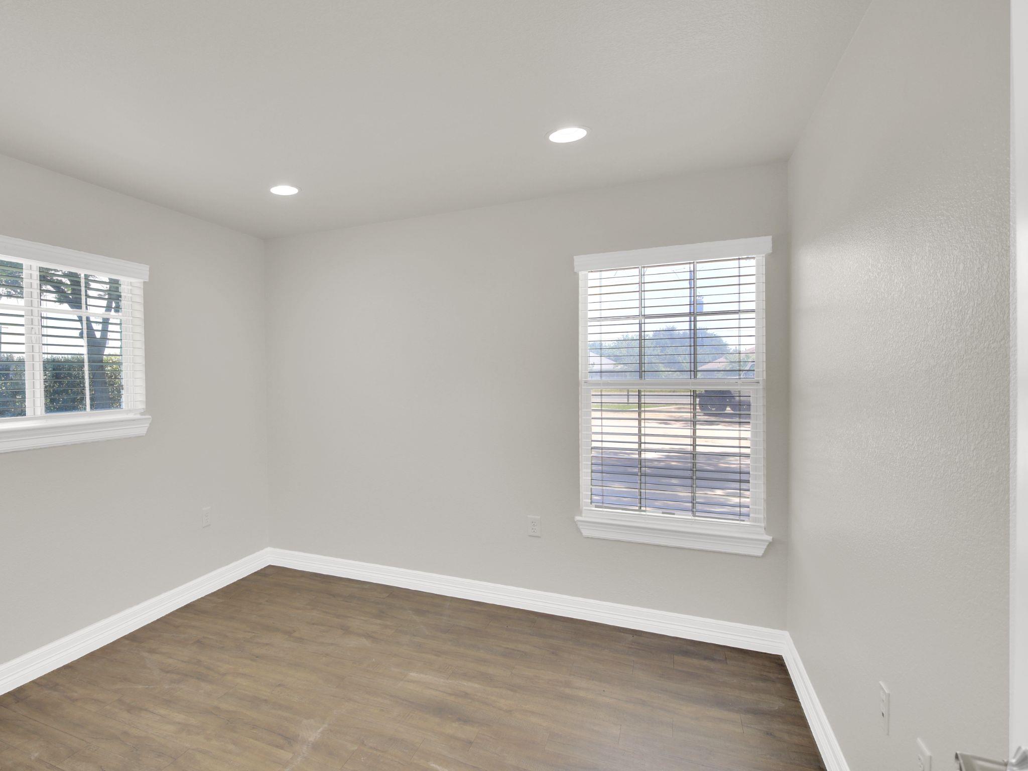 404 Carlos G Parker Blvd NW, Taylor, TX 76574