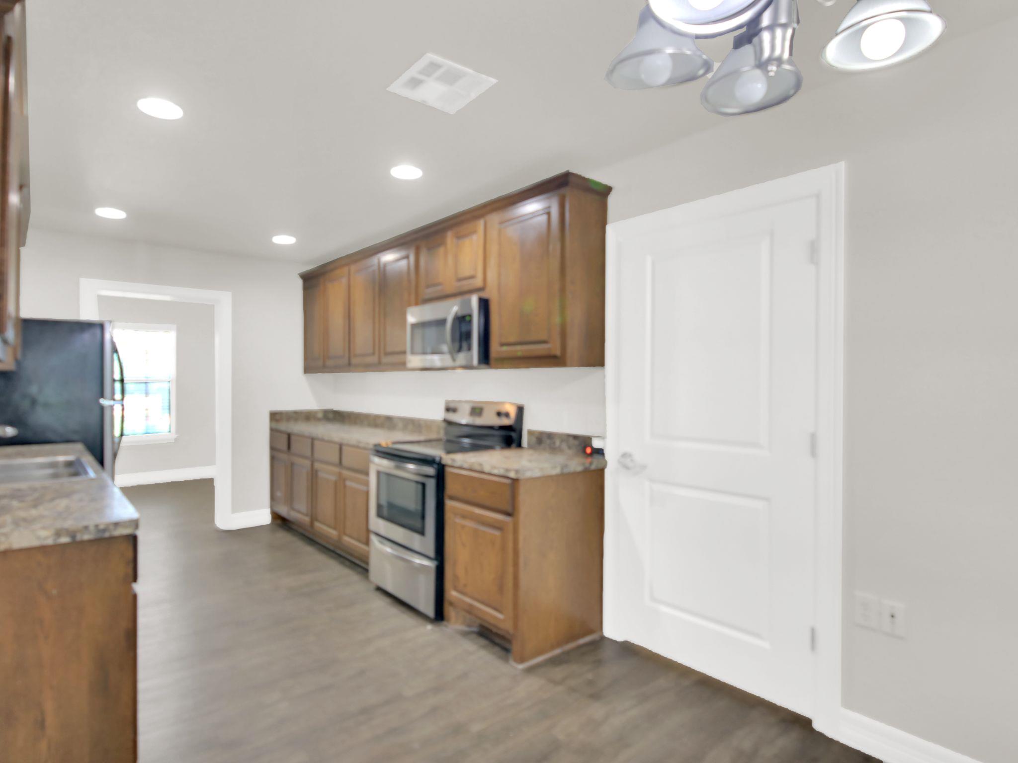 404 Carlos G Parker Blvd NW, Taylor, TX 76574