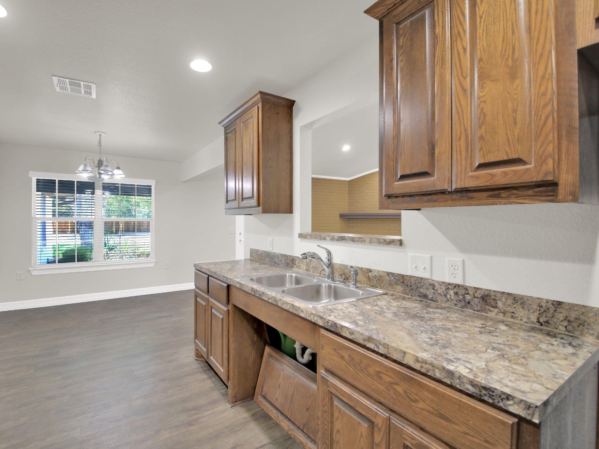 404 Carlos G Parker Blvd NW, Taylor, TX 76574