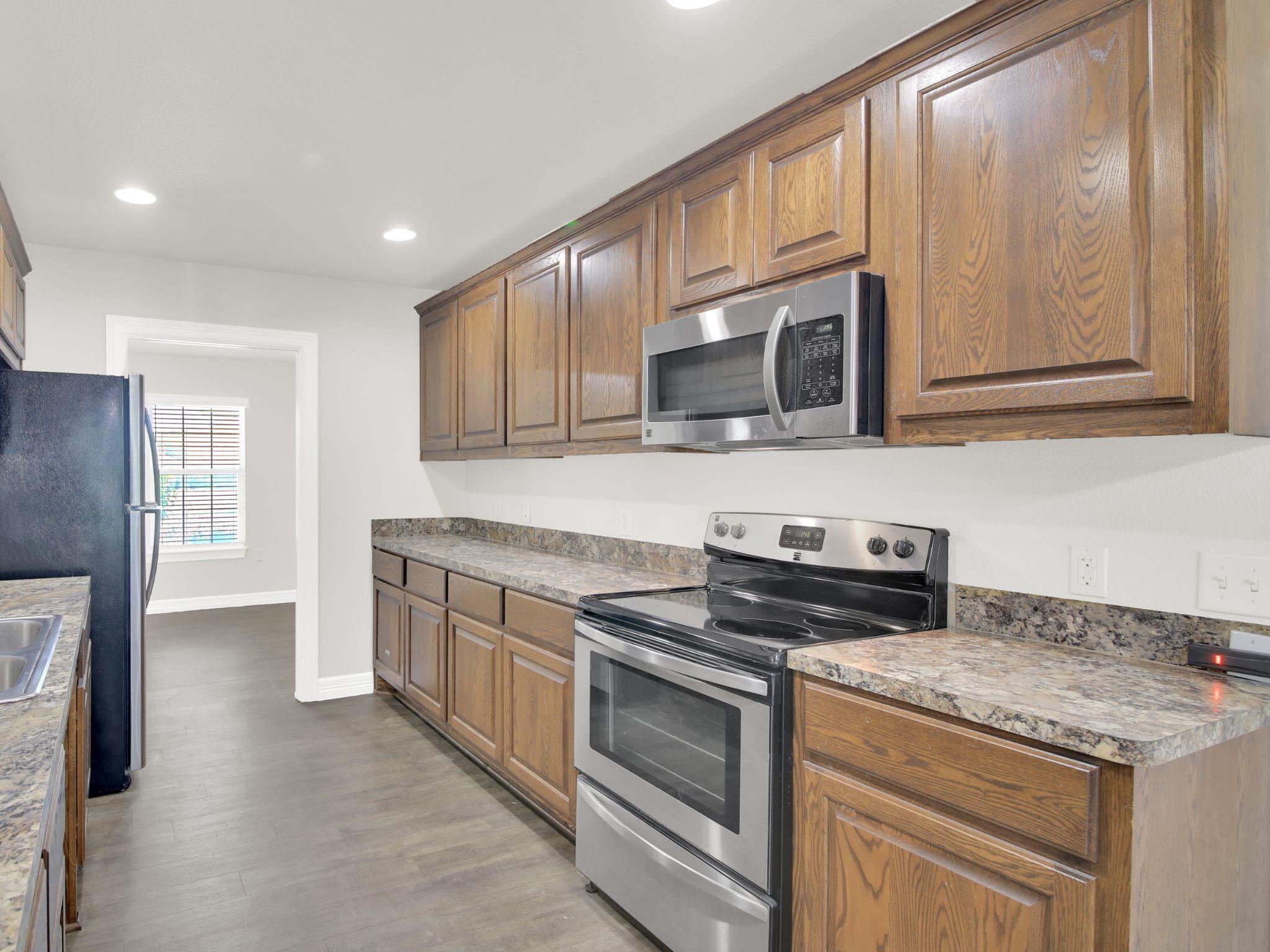 404 Carlos G Parker Blvd NW, Taylor, TX 76574