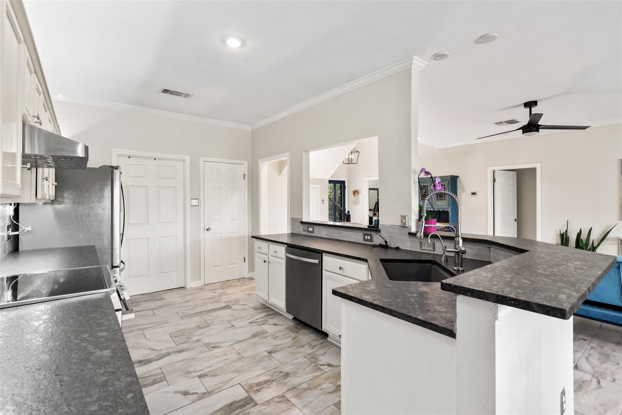 971 Barbara Dr, Canyon Lake, TX 78133