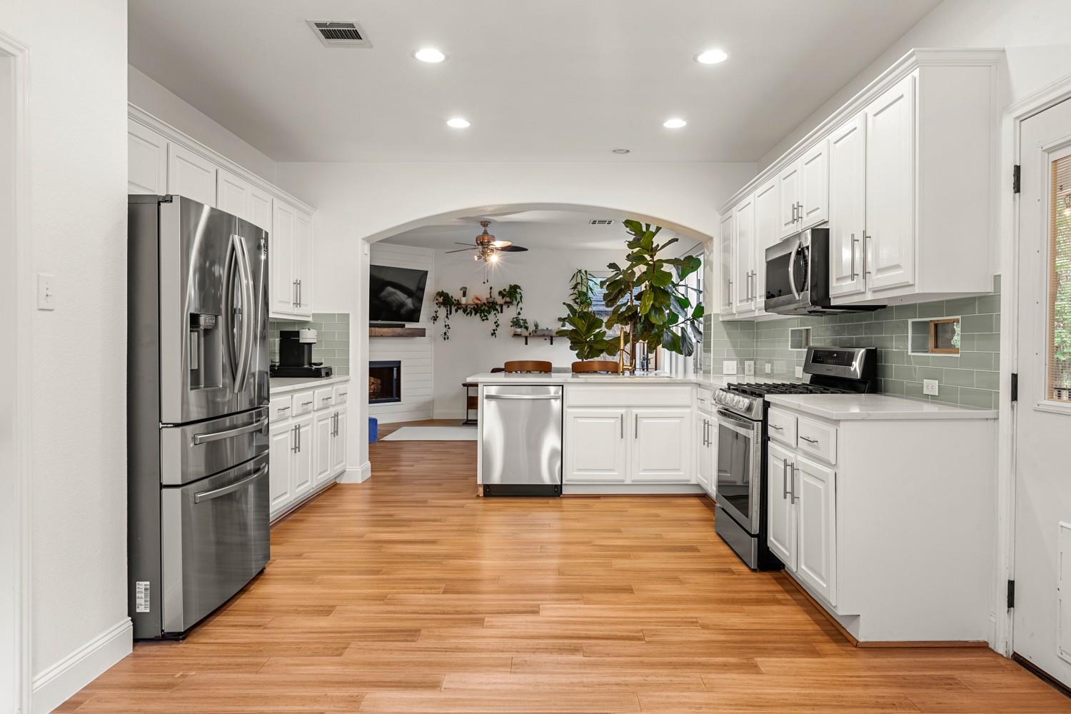 10305 Channel Island Dr, Austin, TX 78747