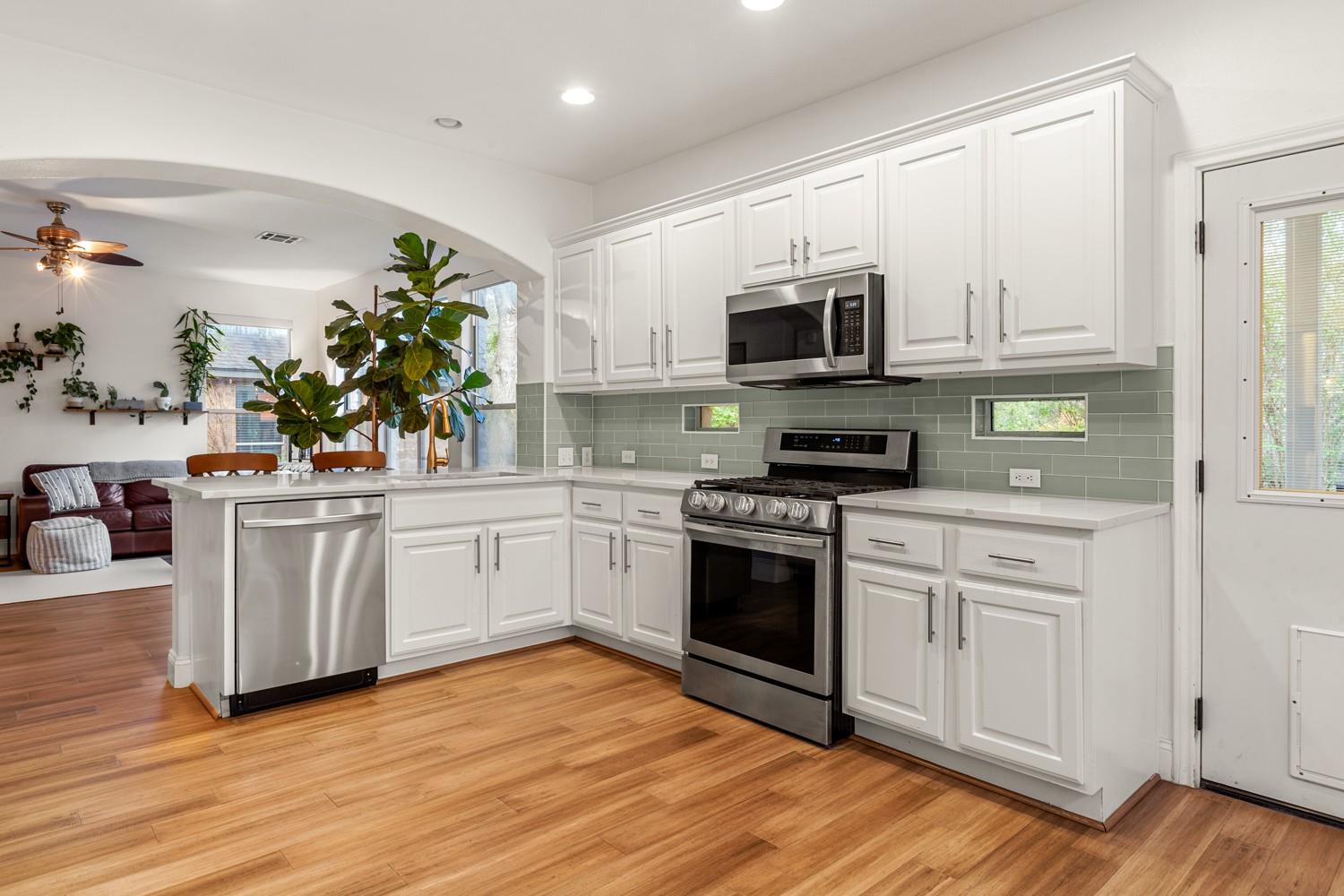 10305 Channel Island Dr, Austin, TX 78747