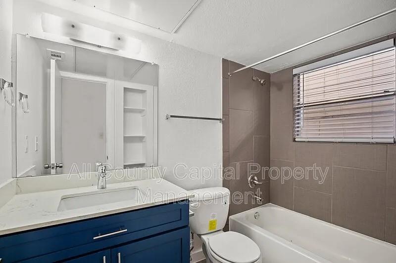 502 W 35th St # 202, Austin, TX 78705