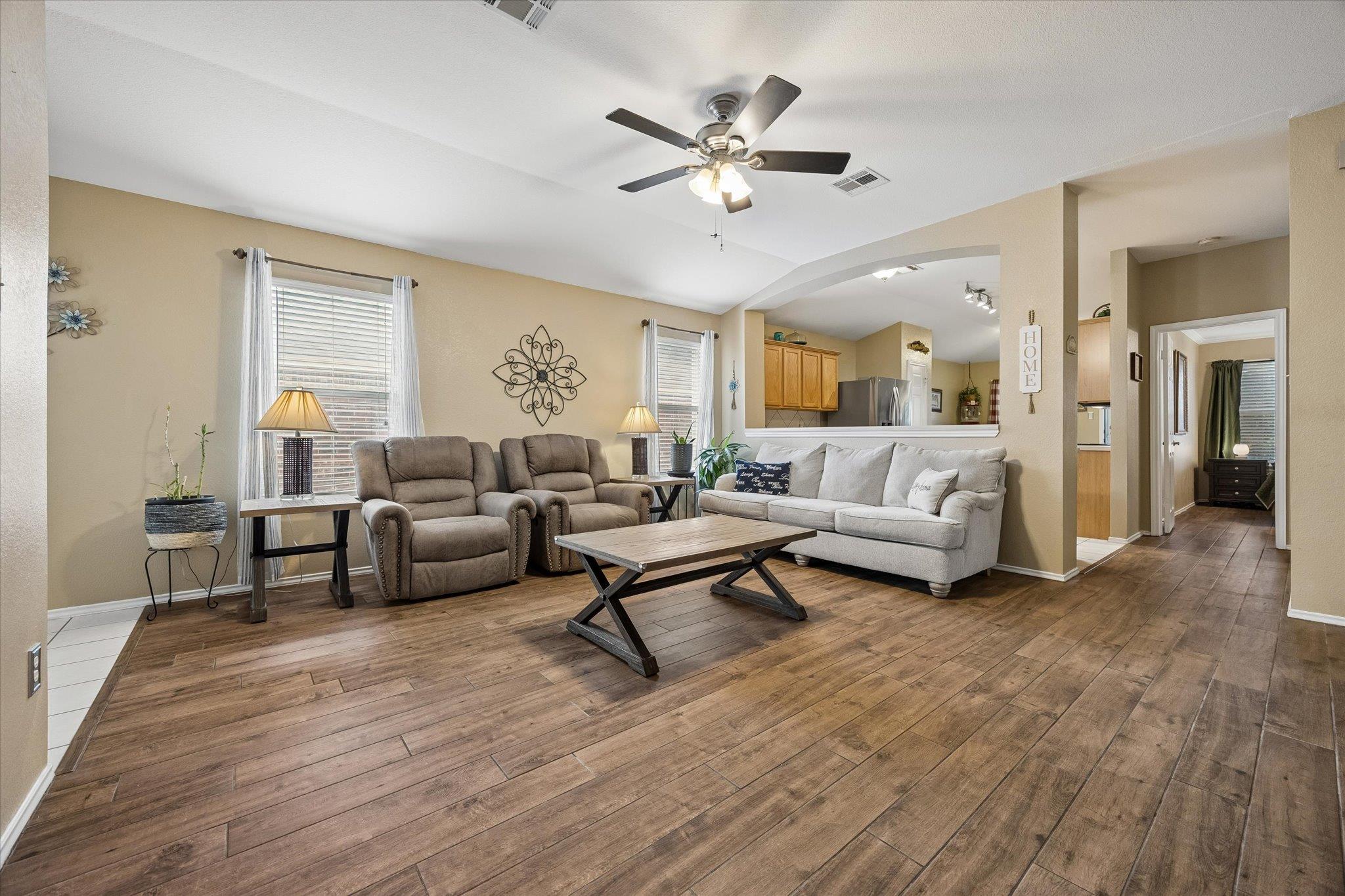 200 Bubbling Brook Dr, Hutto, TX 78634