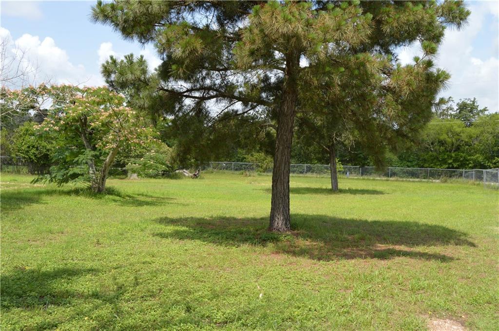137 Colorado Cir, Cedar Creek, TX 78612