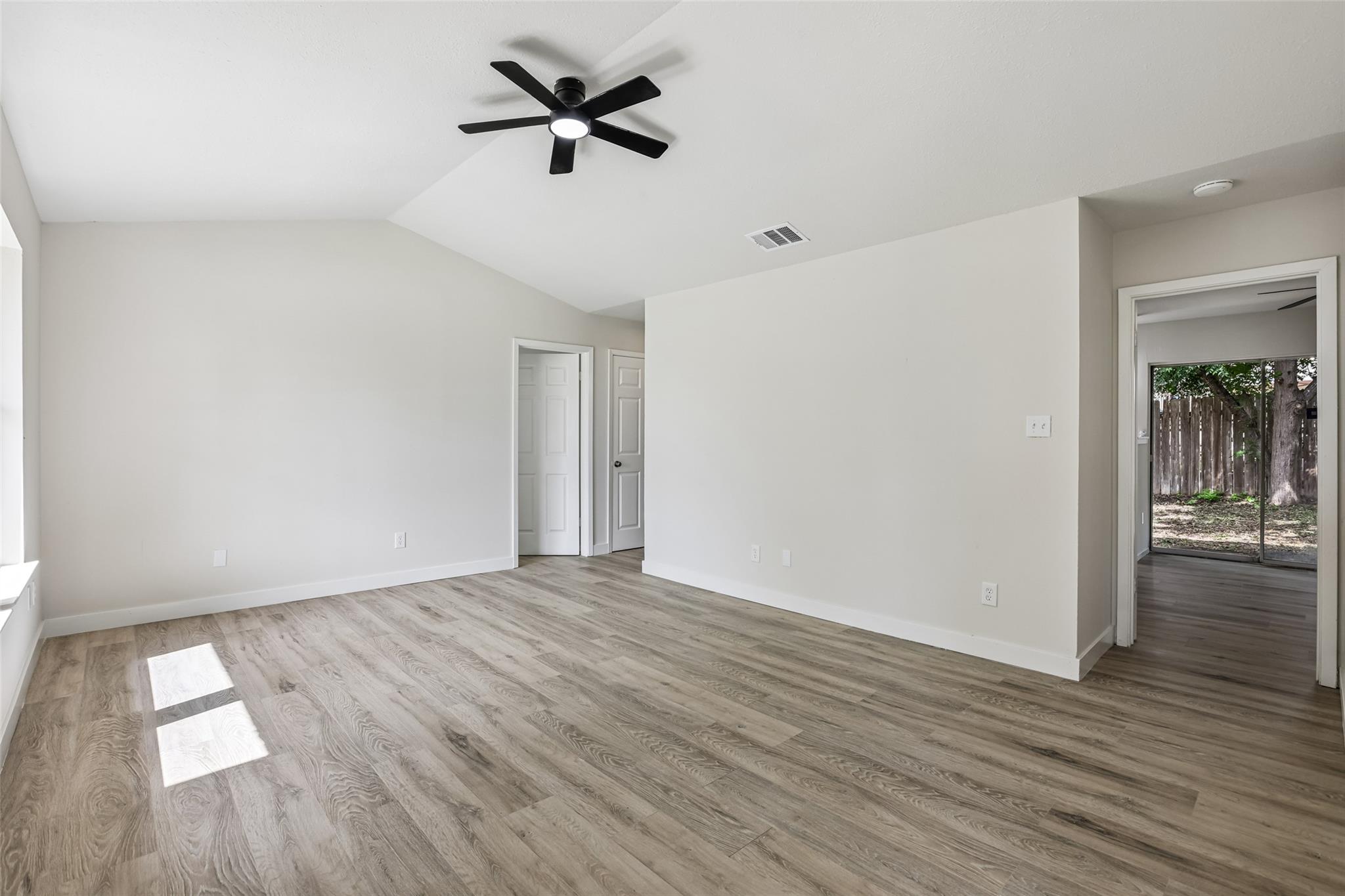 11016 Oak St, Jonestown, TX 78645