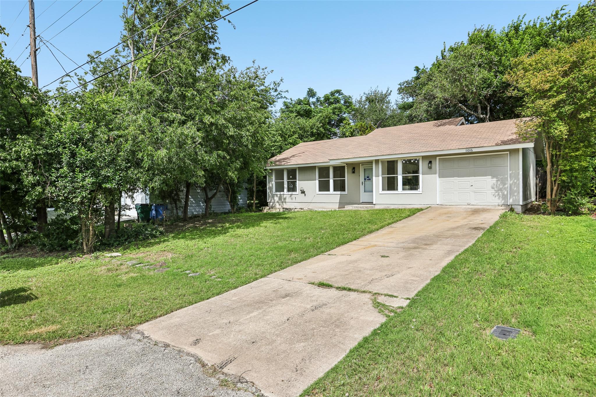 11016 Oak St, Jonestown, TX 78645