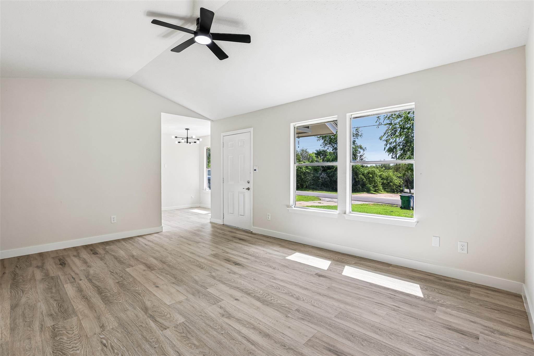 11016 Oak St, Jonestown, TX 78645