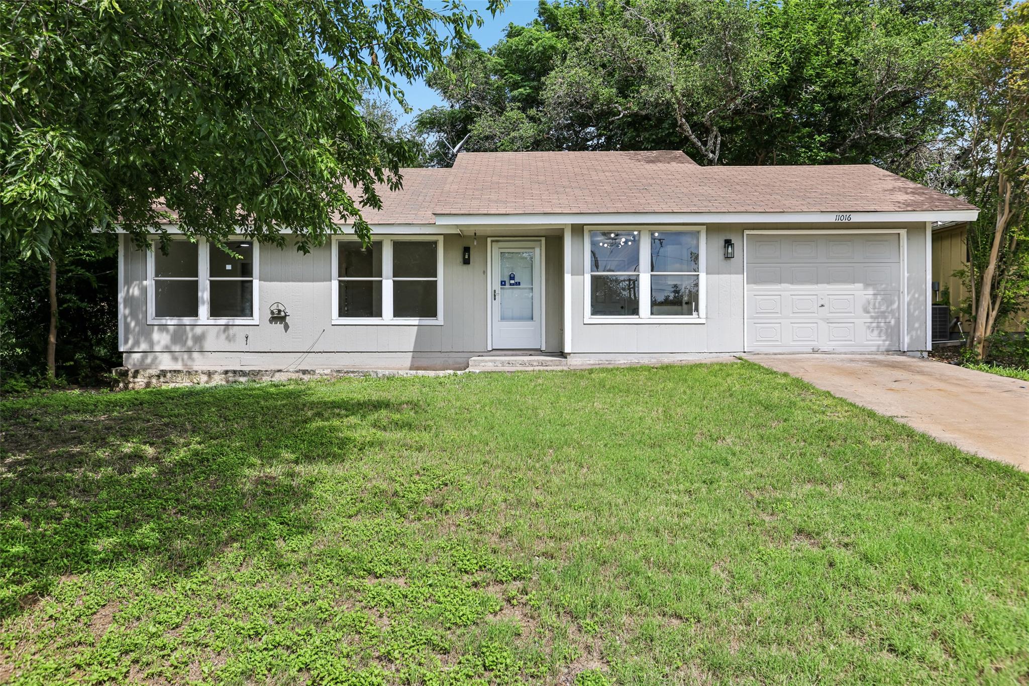 11016 Oak St, Jonestown, TX 78645