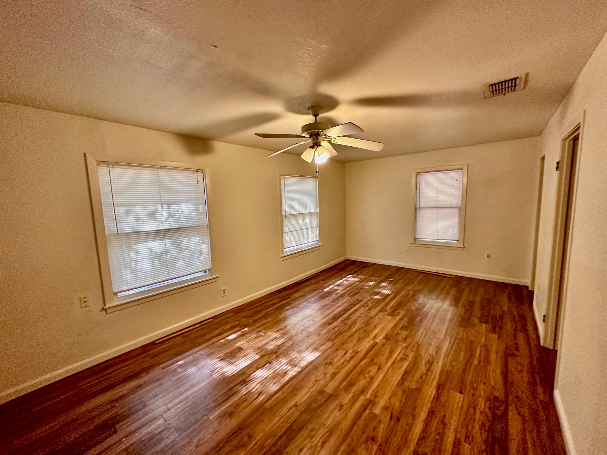 931 Cheatham St, San Marcos, TX 78666