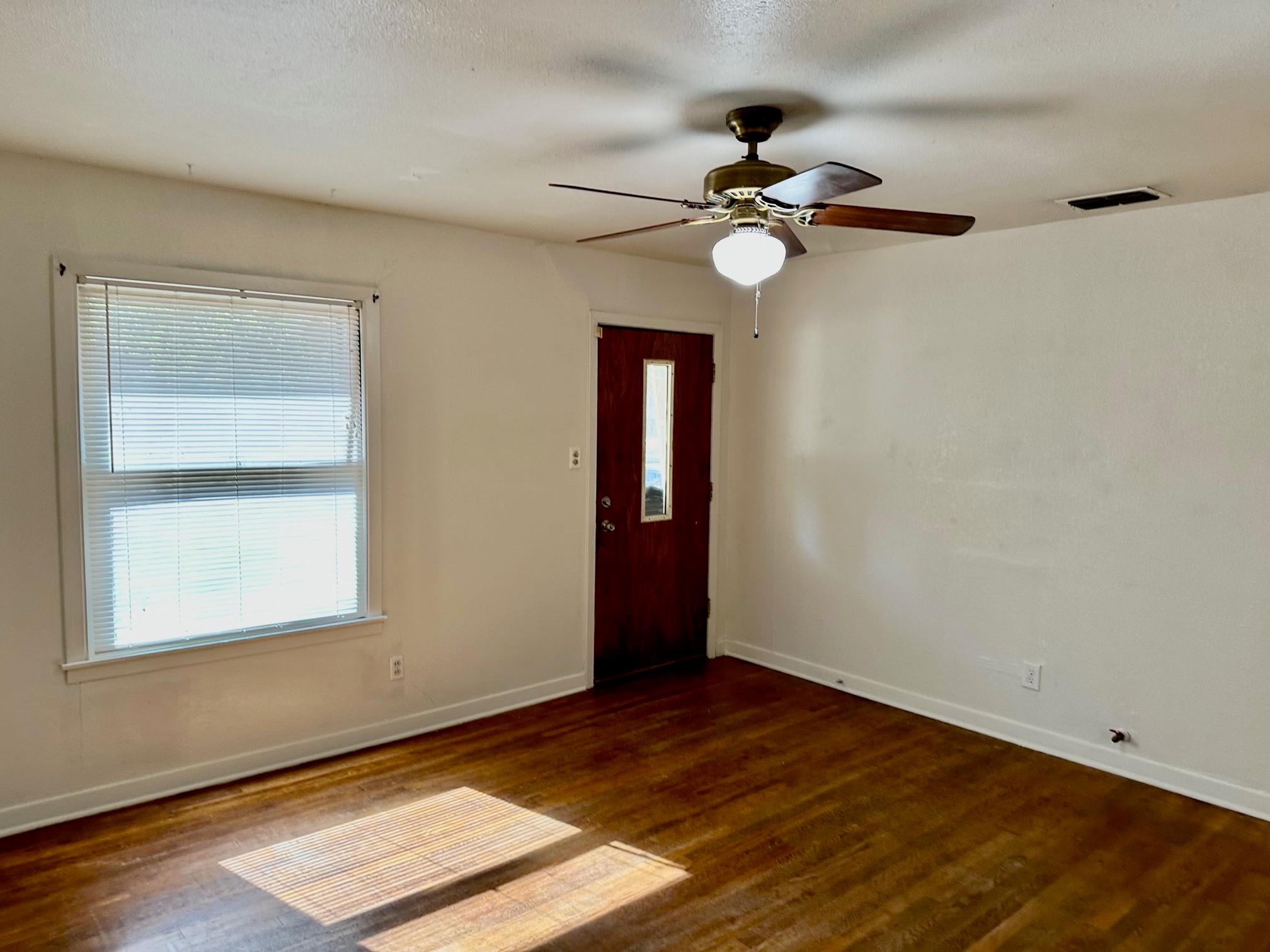 931 Cheatham St, San Marcos, TX 78666