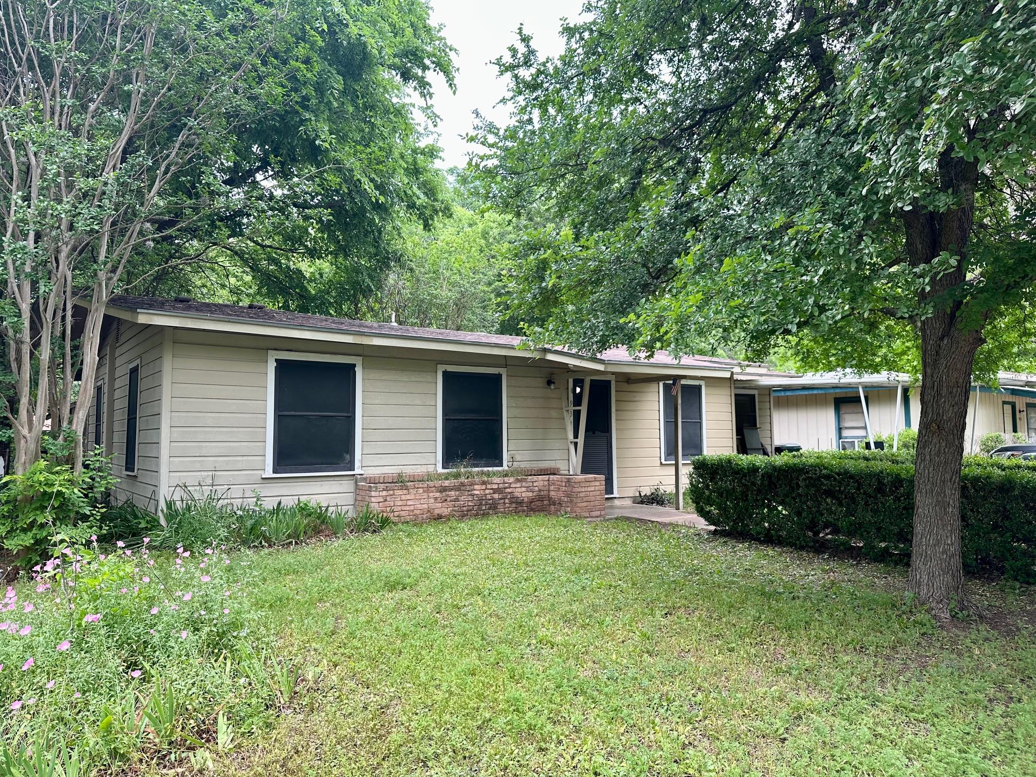 931 Cheatham St, San Marcos, TX 78666