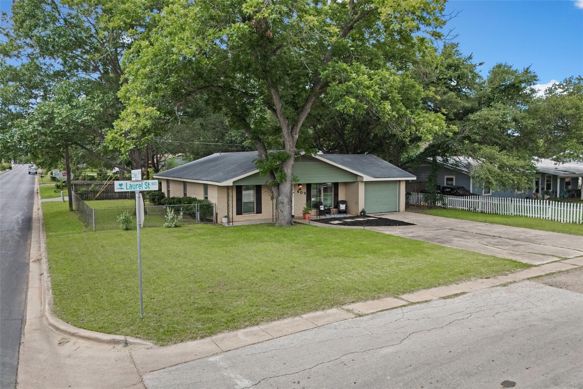 609 Laurel St, Bastrop, TX 78602