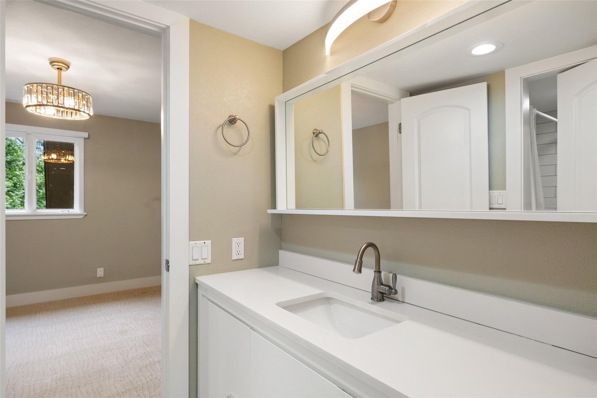 9 Stoney Creek Cv, Lakeway, TX 78734