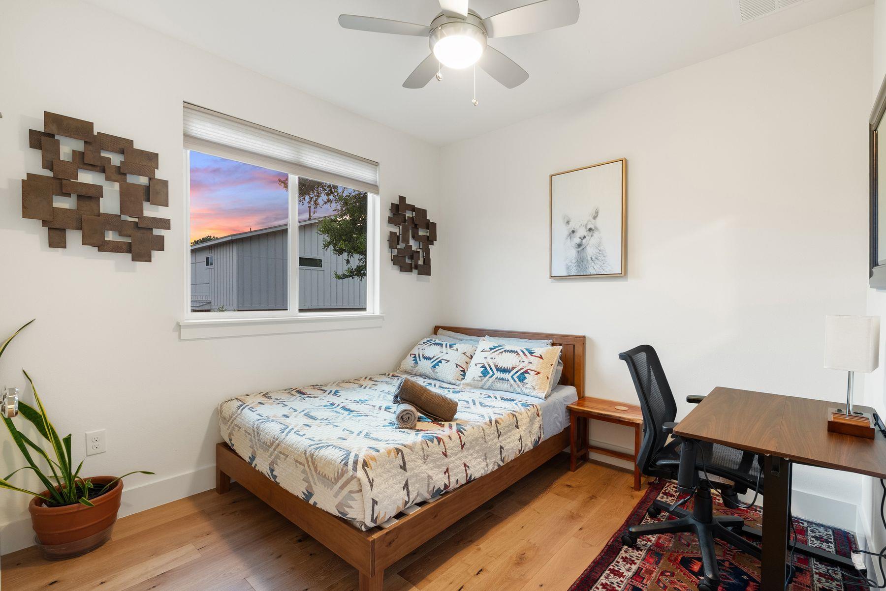 1709 Perez St # 2, Austin, TX 78721